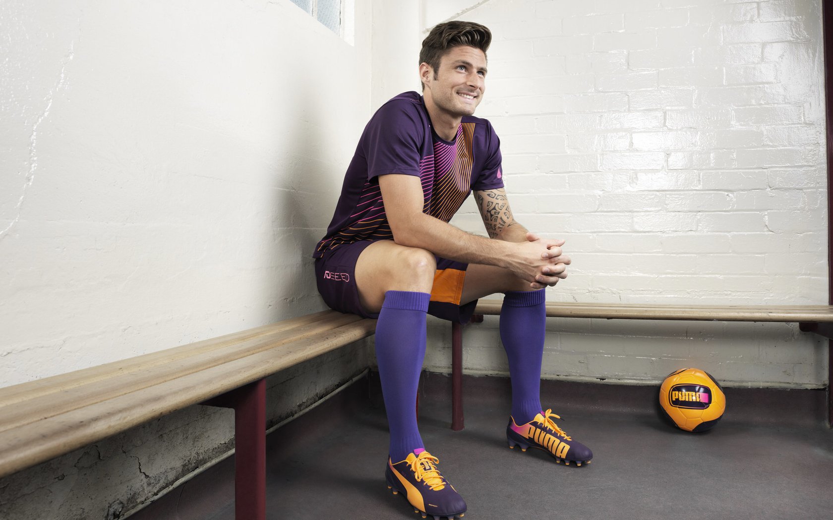 中超联赛三强争霸,海港泰山申花同分领跑,中超申花海港直播